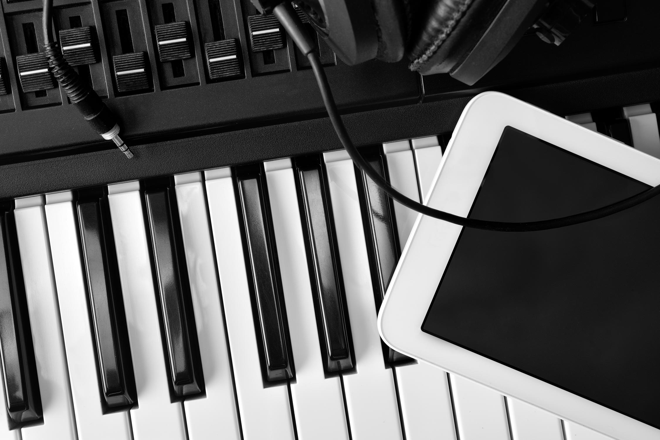 keyboard-tablet-mixer-bw image Performance tracks